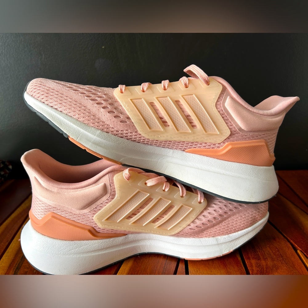 Adidas Women's EQ21 Run Vapor Shoes size 7